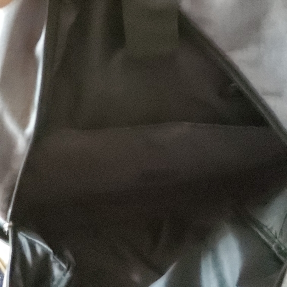 Backpack with charger cable - Picture 3 of 6